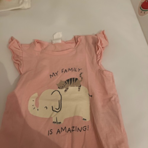 H&M T-Shirt Katze Elefant68, zu finden beim Stand 208 am Standort Flohkids Berlin Ost