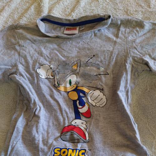 Sonic T-Shirt  Größe: 116, zu finden beim Stand 109 am Standort Flohkids Berlin Ost