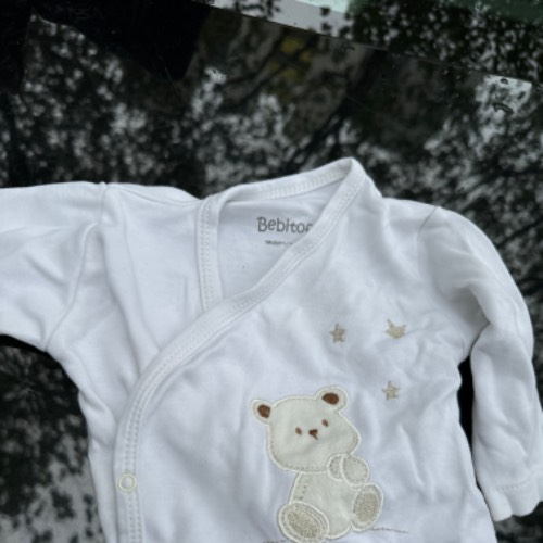 Babystruckjacke, zu finden beim Stand 107 am Standort Flohkids Berlin Ost