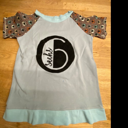 Tshirt handmade "Sechs", zu finden beim Stand 93 am Standort Flohkids Berlin Ost