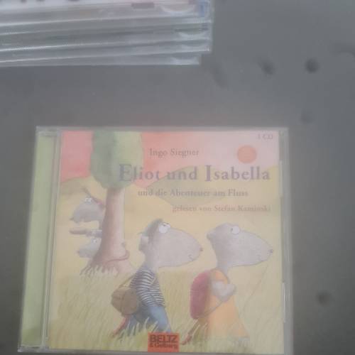 Elliot und Isabella CD, zu finden beim Stand 19 am Standort Flohkids Berlin Ost