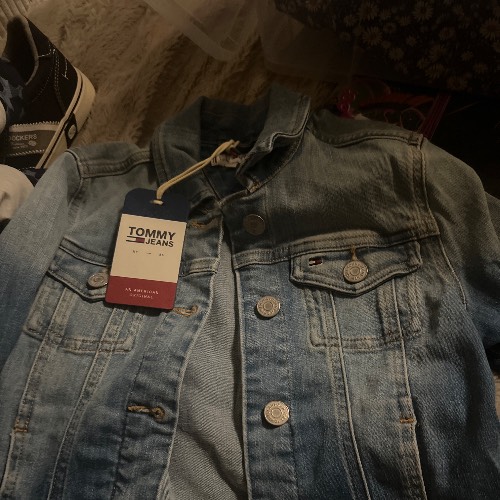 tommy jeansjacke  Größe: 140 NEU, zu finden beim Stand 86 am Standort Flohkids Berlin Ost