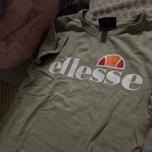 ellesse shirt  Größe: 104, zu finden beim Stand 86 am Standort Flohkids Berlin Ost