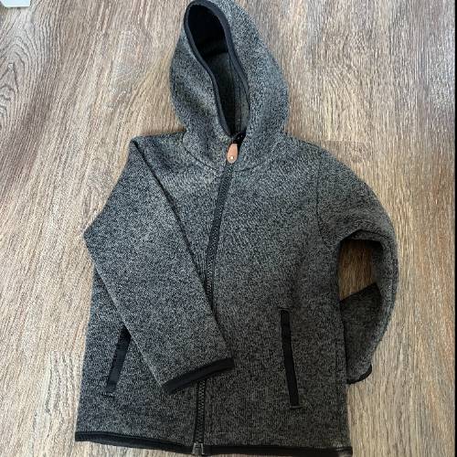 H&M Strickfleecejacke  Größe: 98/104, zu finden beim Stand 46 am Standort Flohkids Berlin Ost