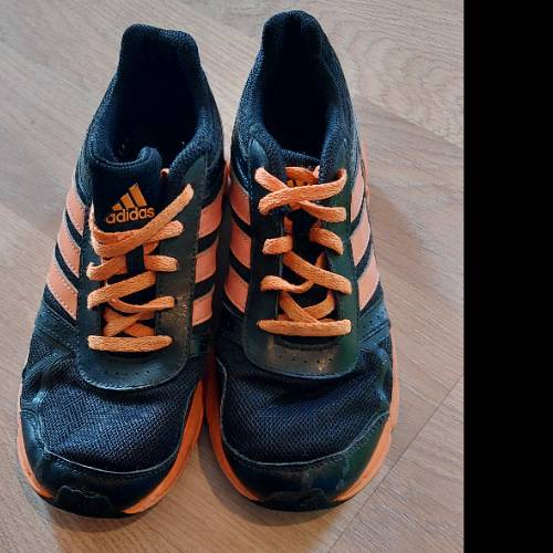 Adidasschuhe  Größe: 36 orange, zu finden beim Stand 47 am Standort Flohkids Berlin Ost