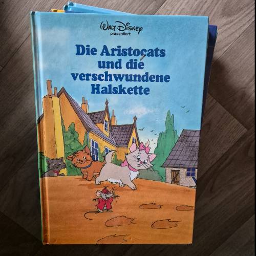 Buch Aristocats halskette, zu finden beim Stand 16 am Standort Flohkids Berlin Ost