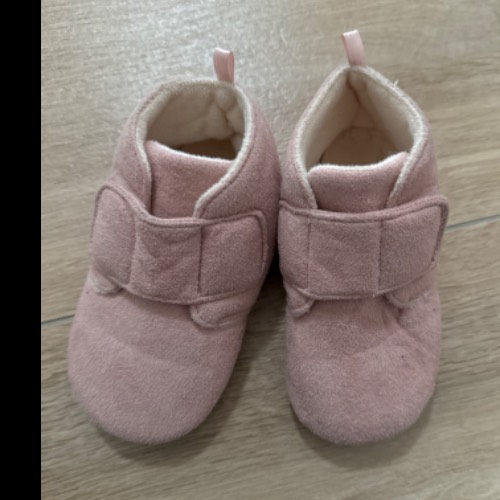 Hausschuhe mit Klett rosa  Größe: 24, zu finden beim Stand 201 am Standort Flohkids Berlin Ost