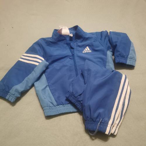 Adidas Trainigsanzug  Größe: 74 blau, zu finden beim Stand 206 am Standort Flohkids Berlin Ost