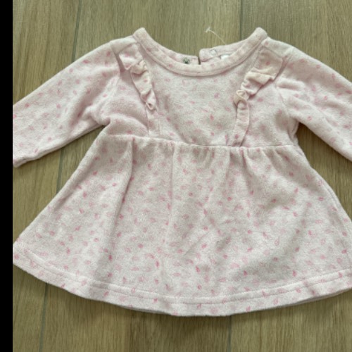 Kleid rosa mit Rüschen , zu finden beim Stand 201 am Standort Flohkids Berlin Ost