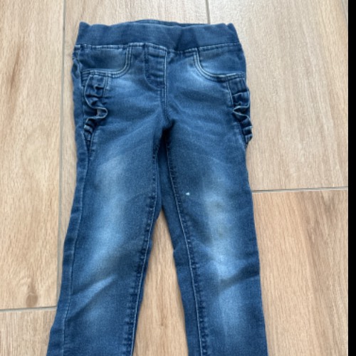 Jeans dunkel rüschen  Größe: 92, zu finden beim Stand 201 am Standort Flohkids Berlin Ost