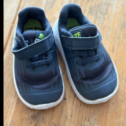 Nike Sneaker  Größe: 21, blau, zu finden beim Stand 57 am Standort Flohkids Berlin Ost