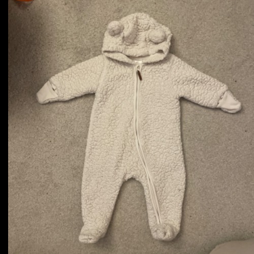 Winteranzug H&M beige  Größe: 68, zu finden beim Stand 174 am Standort Flohkids Berlin Ost