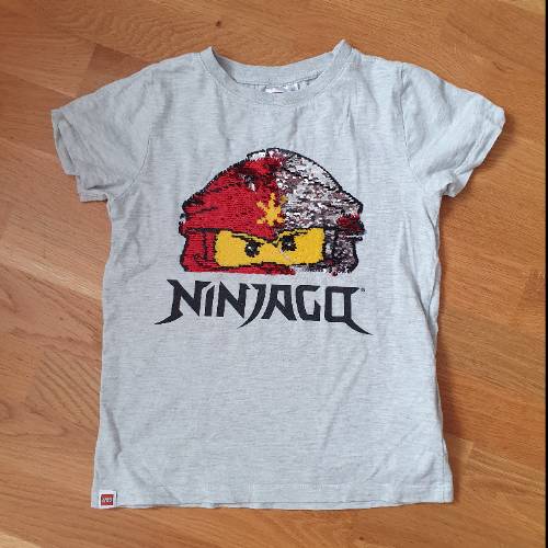 Ninjago Shirt Pailetten  Größe: 128, zu finden beim Stand 209 am Standort Flohkids Berlin Ost