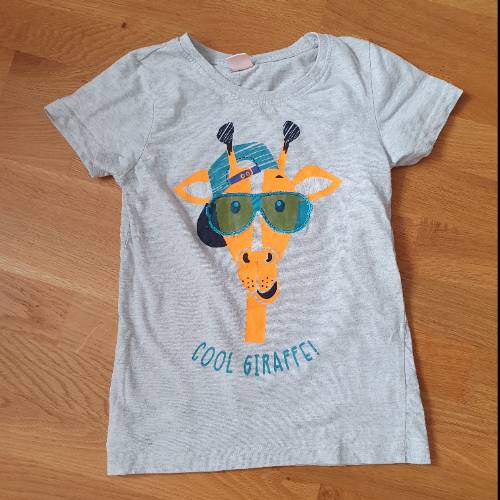 Kiki&Koko Shirt Giraffe  Größe: 122, zu finden beim Stand 209 am Standort Flohkids Berlin Ost