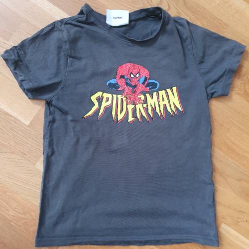 Spiderman Shirt  Größe: 134, zu finden beim Stand 209 am Standort Flohkids Berlin Ost