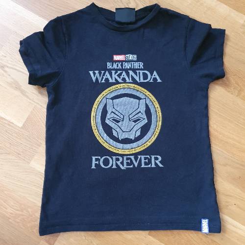 Black Panther Shirt  Größe: 134, zu finden beim Stand 209 am Standort Flohkids Berlin Ost