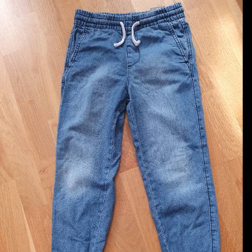 H&M Denimjogger denimkblue  Größe: 122, zu finden beim Stand 209 am Standort Flohkids Berlin Ost