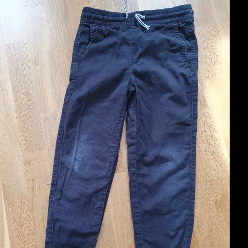 H&M Denimjogger darkblue  Größe: 122, zu finden beim Stand 209 am Standort Flohkids Berlin Ost