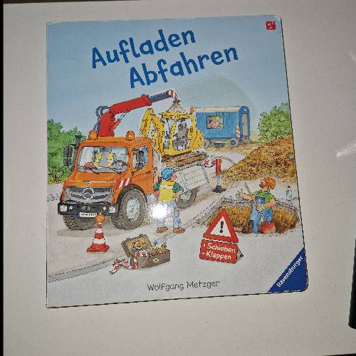 Buch Aufladen Abfahren ab2 J., zu finden beim Stand 102 am Standort Flohkids Berlin Ost