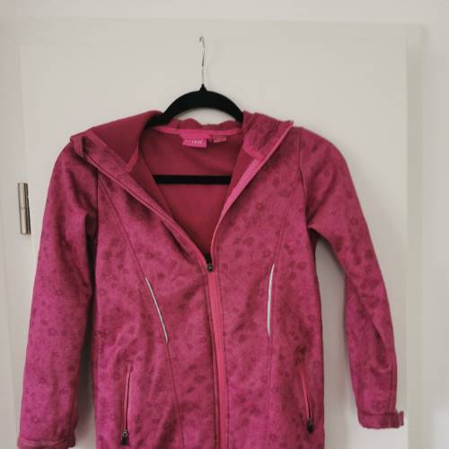 Softshelljacke  Größe: 134/140 pink, zu finden beim Stand 170 am Standort Flohkids Berlin Ost