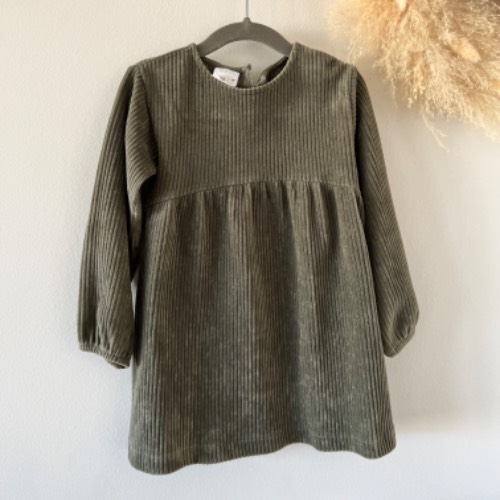 NEU Zara Samtkleid olive  Größe: 98, zu finden beim Stand 71 am Standort Flohkids Berlin Ost