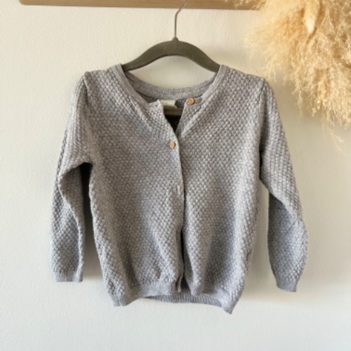 H&M Cardigan grau Muster  Größe: 80, zu finden beim Stand 71 am Standort Flohkids Berlin Ost