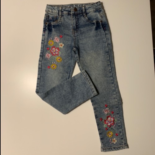 Jeans  Größe: 122 Blumen NKD, zu finden beim Stand 103 am Standort Flohkids Berlin Ost