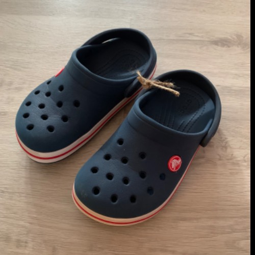 Hausschuhe Crocs  Größe: 12 blau, zu finden beim Stand 104 am Standort Flohkids Berlin Ost