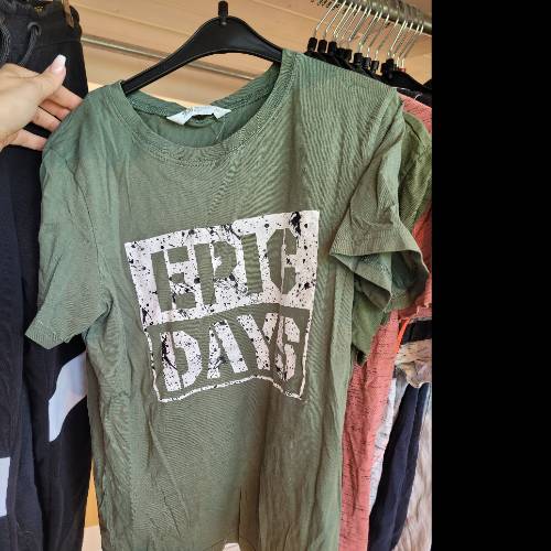 Shirt epic  Größe: 146, zu finden beim Stand 238 am Standort Flohkids Berlin Ost