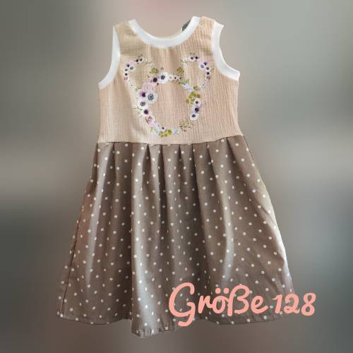 Neu Handmade Kleid  Größe: 128, zu finden beim Stand 72 am Standort Flohkids Berlin Ost