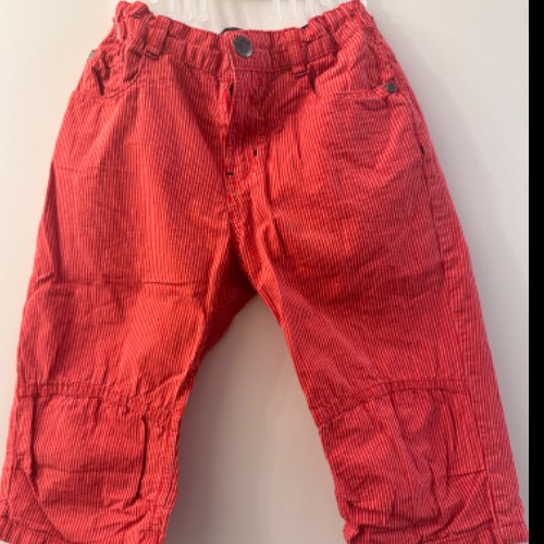 Shorts rot-gestreift, zu finden beim Stand 9 am Standort Flohkids Berlin Ost