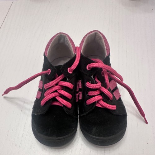 Sneaker schwarz-pink , zu finden beim Stand 9 am Standort Flohkids Berlin Ost