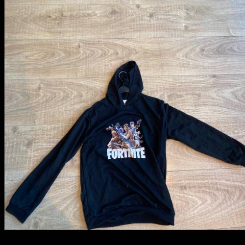 Fortnite Pullover, zu finden beim Stand 237 am Standort Flohkids Berlin Ost