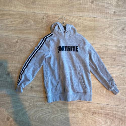 Grauer fortnite Pullover, zu finden beim Stand 237 am Standort Flohkids Berlin Ost