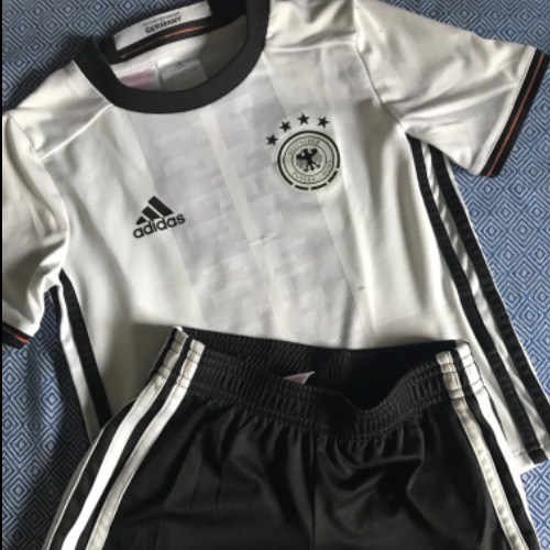 DfB Short & Shirt  Größe: 116, zu finden beim Stand 106 am Standort Flohkids Berlin Ost