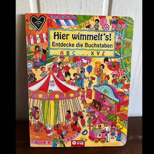 Buchstaben Wimmelbuch, zu finden beim Stand 226 am Standort Flohkids Berlin Ost