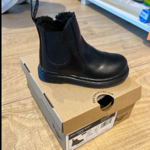 Dr.Martens Winterstiefel  Größe: 24, zu finden beim Stand 69 am Standort Flohkids Berlin Ost