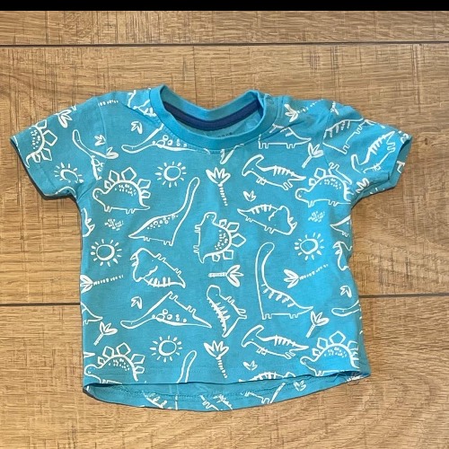 Primark Shirt Dino  Größe: 68, zu finden beim Stand 69 am Standort Flohkids Berlin Ost