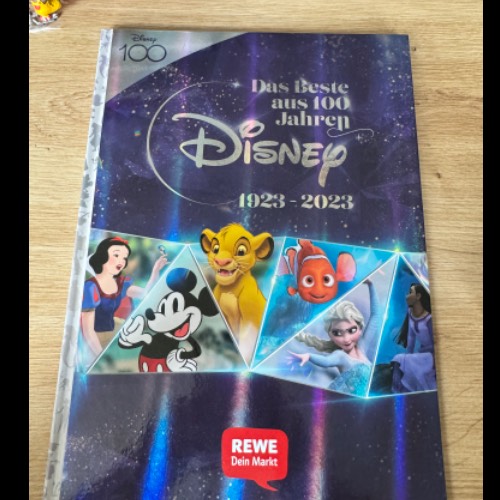 Disney Sticker Buch , zu finden beim Stand 14 am Standort Flohkids Berlin Ost