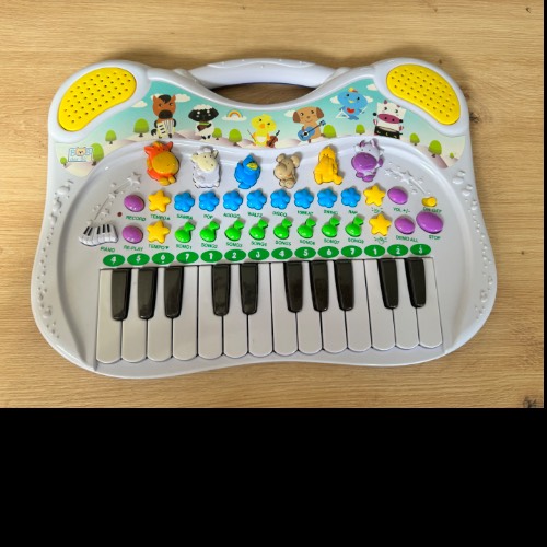 Tier Keyboard , zu finden beim Stand 14 am Standort Flohkids Berlin Ost