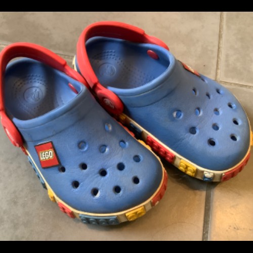 Crocs Lego Gr. 26, zu finden beim Stand 45 am Standort Flohkids Berlin Ost