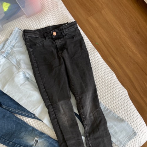 Jeans H&M skinny schwarz  Größe: 134, zu finden beim Stand 54 am Standort Flohkids Berlin Ost