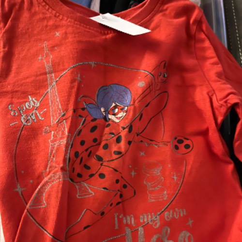 LadyBug Top Red  Größe: 104, zu finden beim Stand 226 am Standort Flohkids Berlin Ost