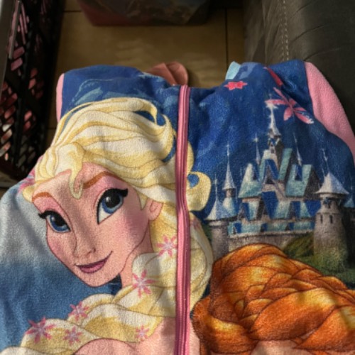 Elsa Onesie PJ  Größe: 104, zu finden beim Stand 226 am Standort Flohkids Berlin Ost